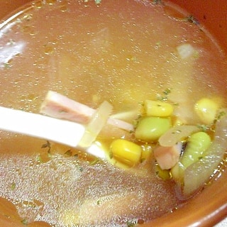 ベーコンと枝豆とコーンのコンソメスープ